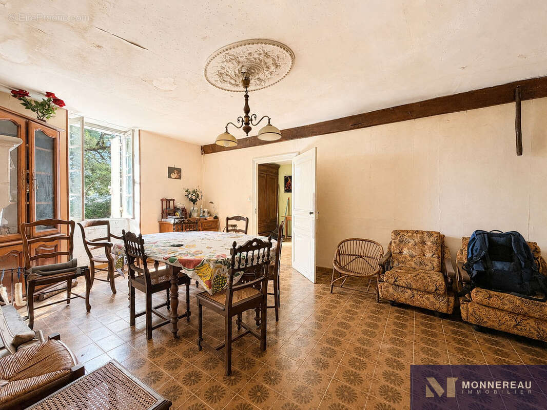 Maison ancienne avec grand jardin et dependances - photo 7