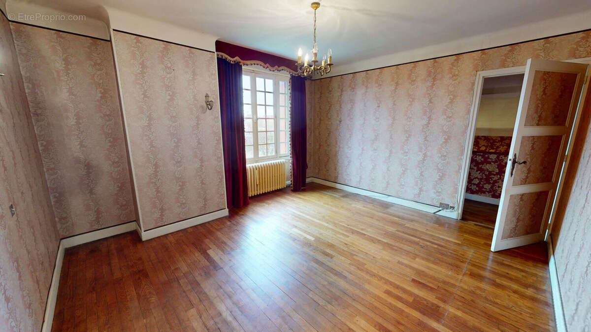 Maison à VARENNES-VAUZELLES