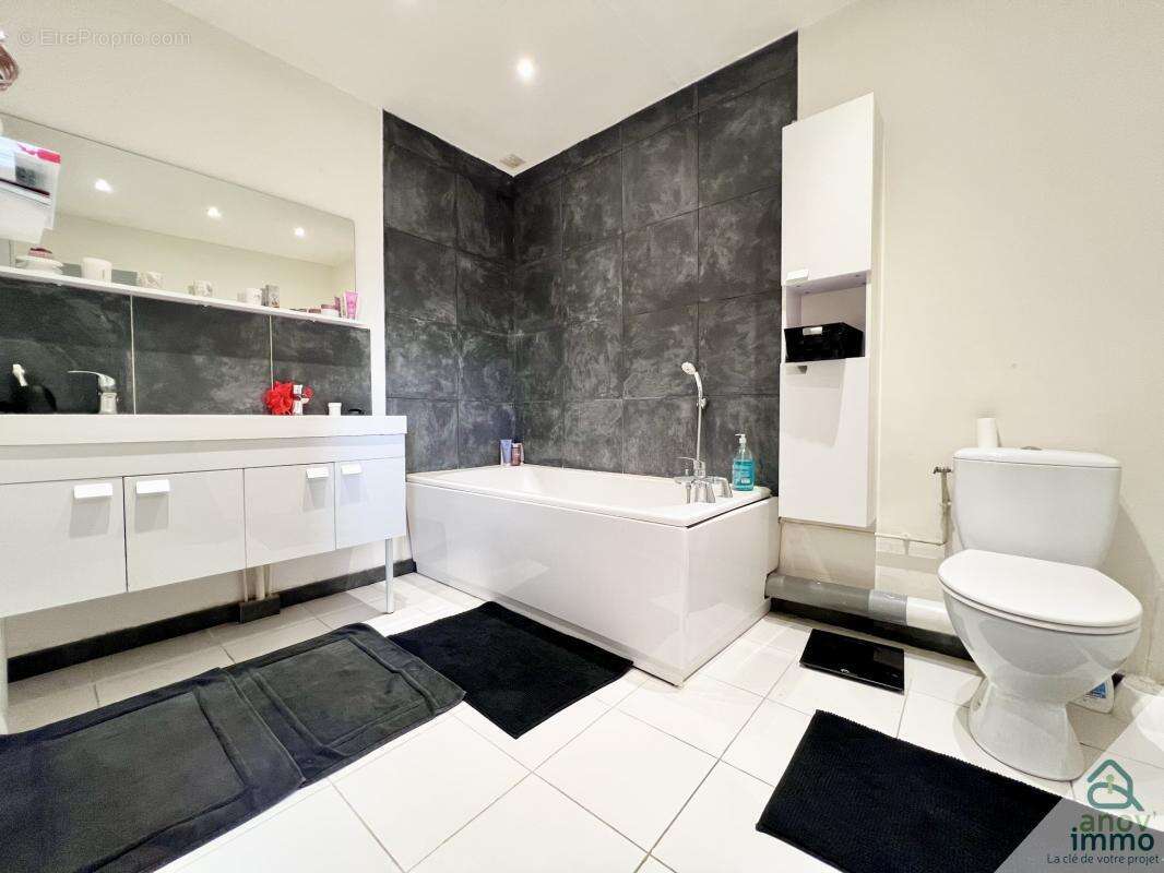 Commerce à NIEUIL-L'ESPOIR