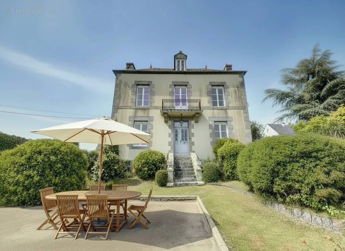 Maison à QUINTIN