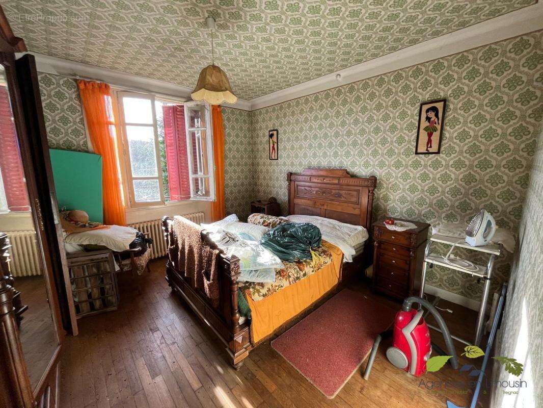 Maison à SAUVIAT-SUR-VIGE