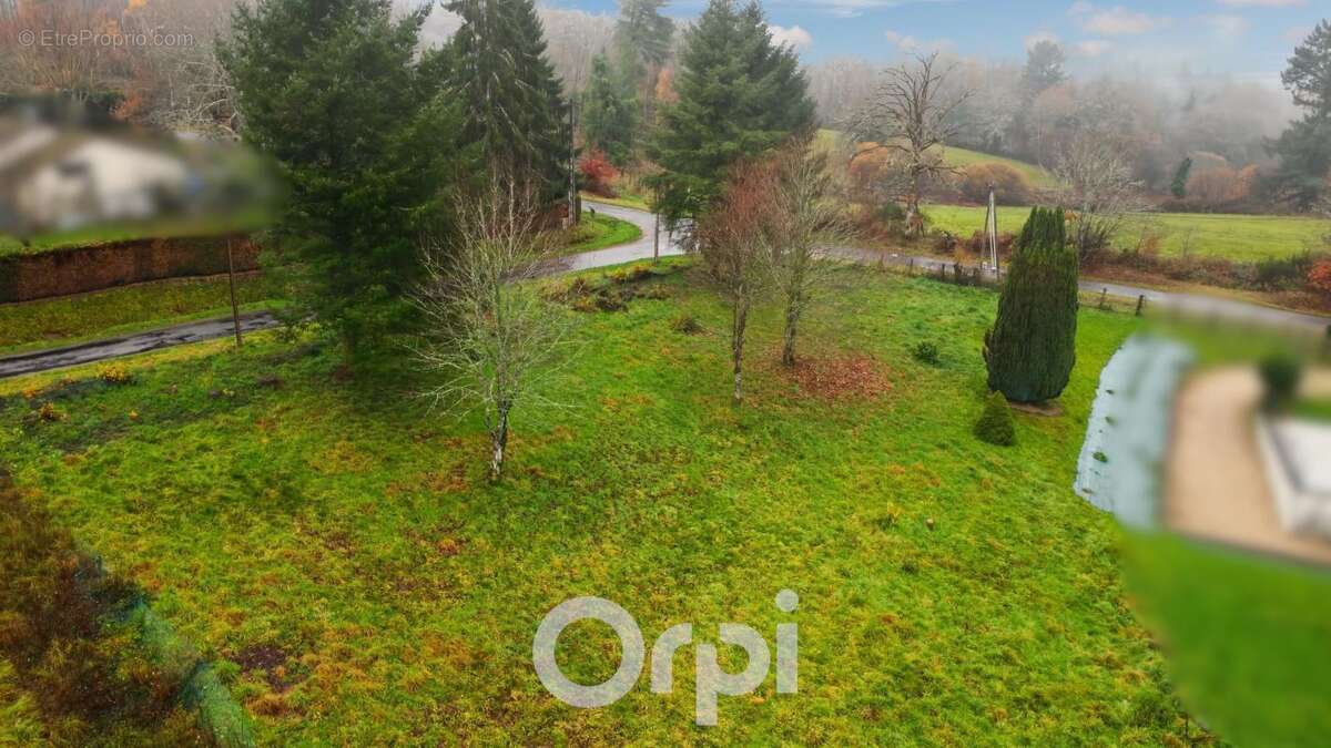 Terrain à SAINT-JUST-LE-MARTEL