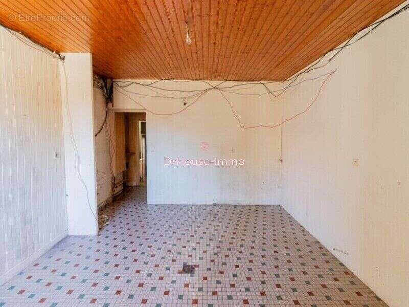 Maison 222 m² à Nalliers  - photo 6