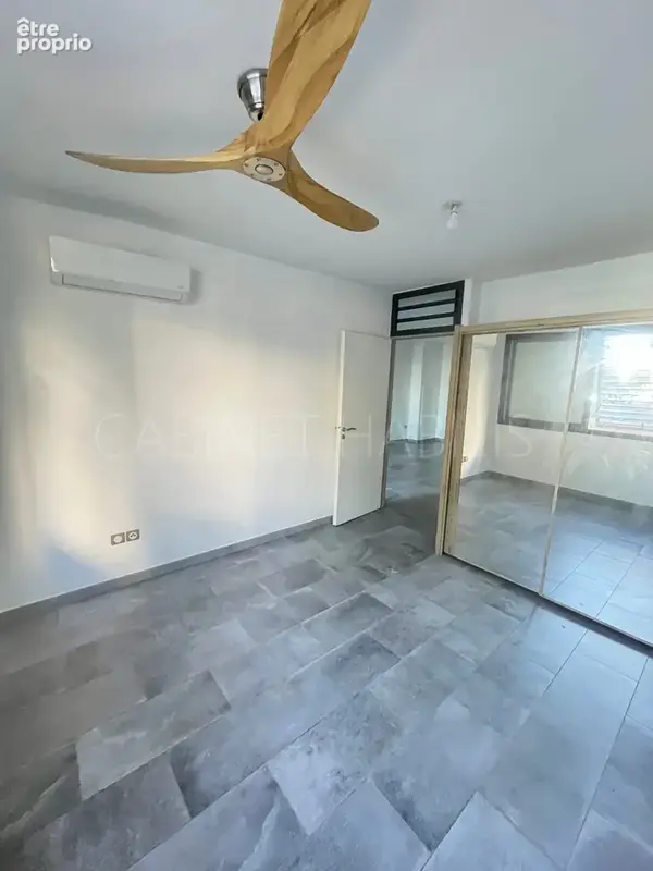 A vendre - appartement f2 - saint pierre - 206 700 € - photo 2