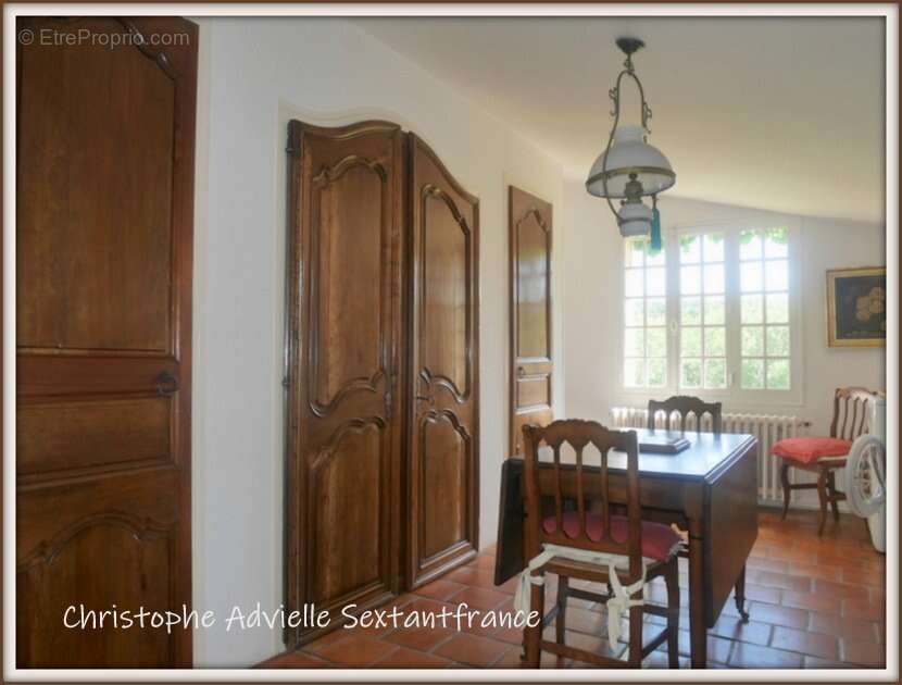 3 maisons en pierres, chartreuse, colombier et périgourdine, chai, dépendances, piscine sur 3 Ha - photo 8