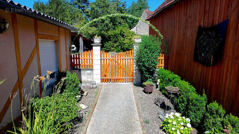 Maison de plain-pied rénovée avec piscine, terrasse couverte de 50 m² et chalet indépendant – Périgord Noir - photo 15