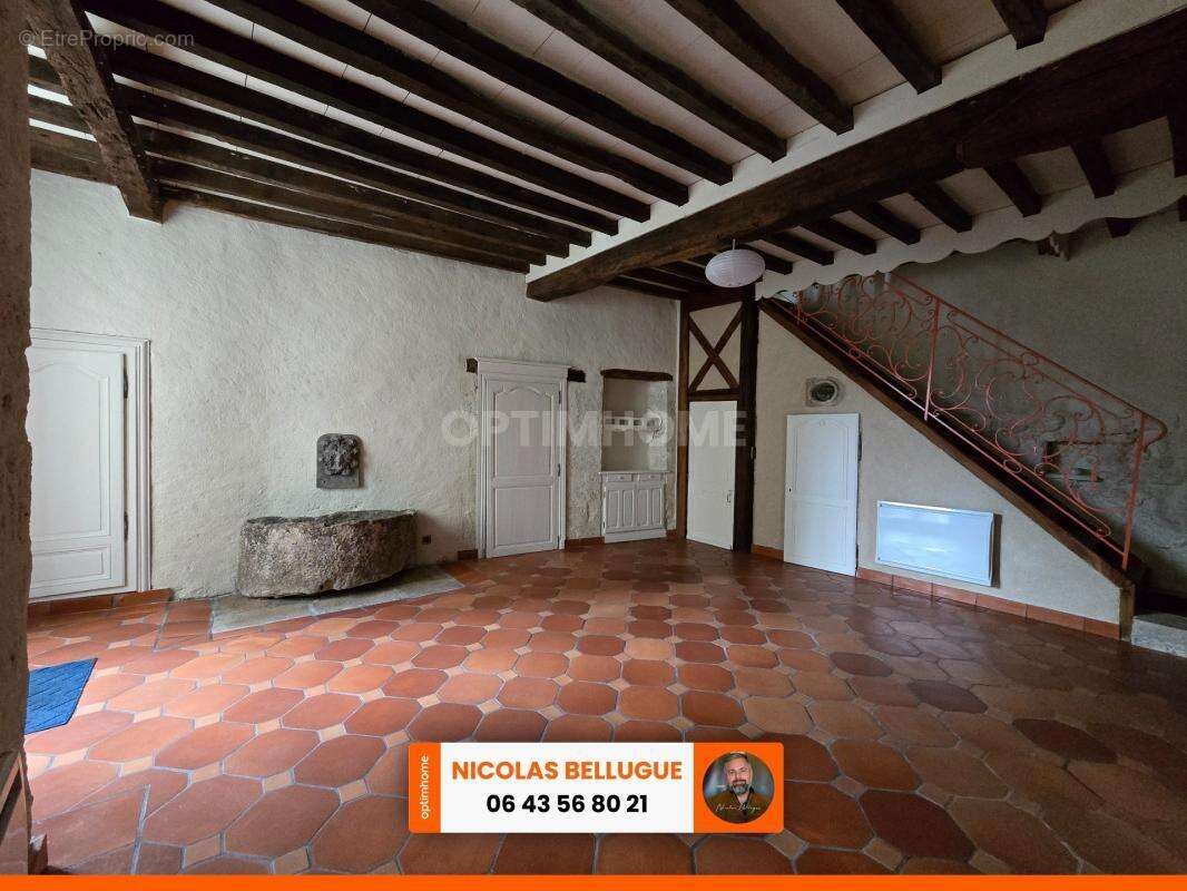 Maison de caractère rénovée au cœur d’un village historique - photo 2