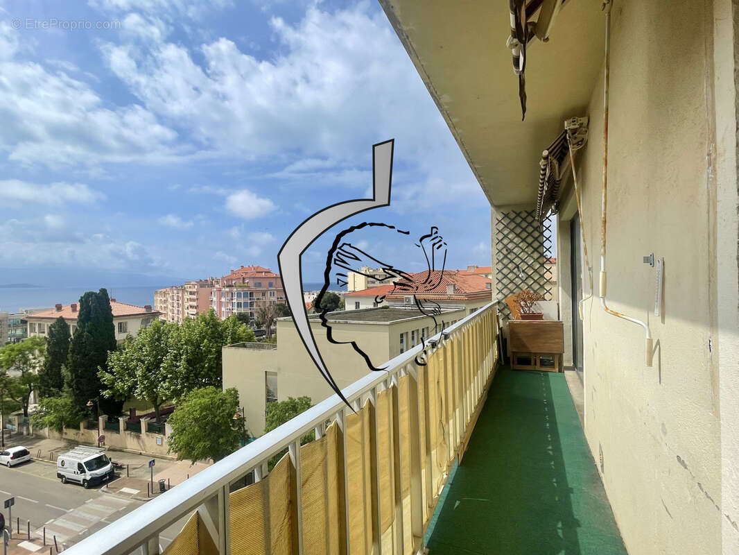 Vente appartement F3/4 : Quartier triangle d'or d' Ajaccio - photo 3