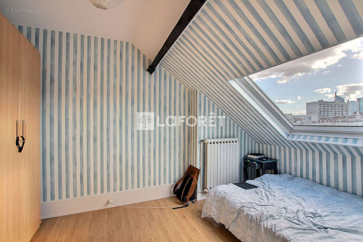 Appartement à COURBEVOIE