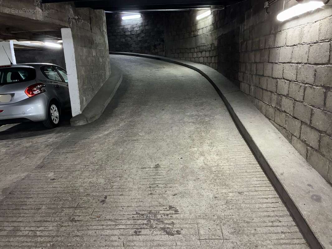 Parking à MAISONS-ALFORT