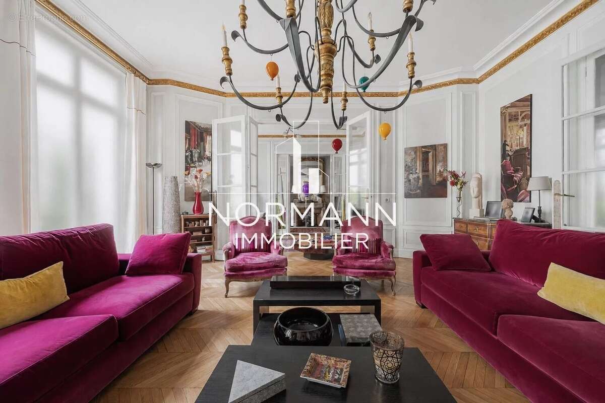 Appartement à PARIS-8E