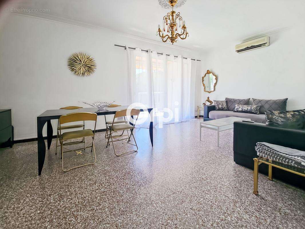 Villa de plain-pied avec piscine, dépendance et terrain plat de 995 m² - photo 4