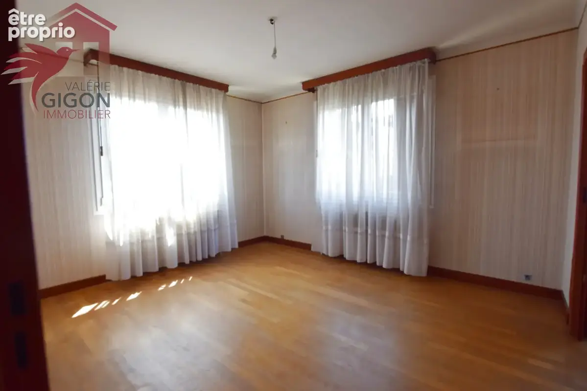 MAISON PLEINE DE CHARME (parquet massif...), idéale pour profiter d’un cadre de vie agréable et pratique au qu - photo 3