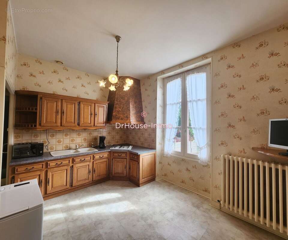 Maison à MONTBIZOT
