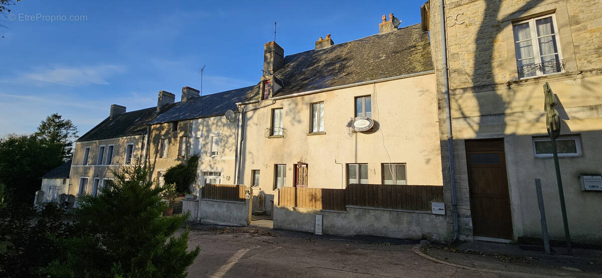 Maison à BERNESQ