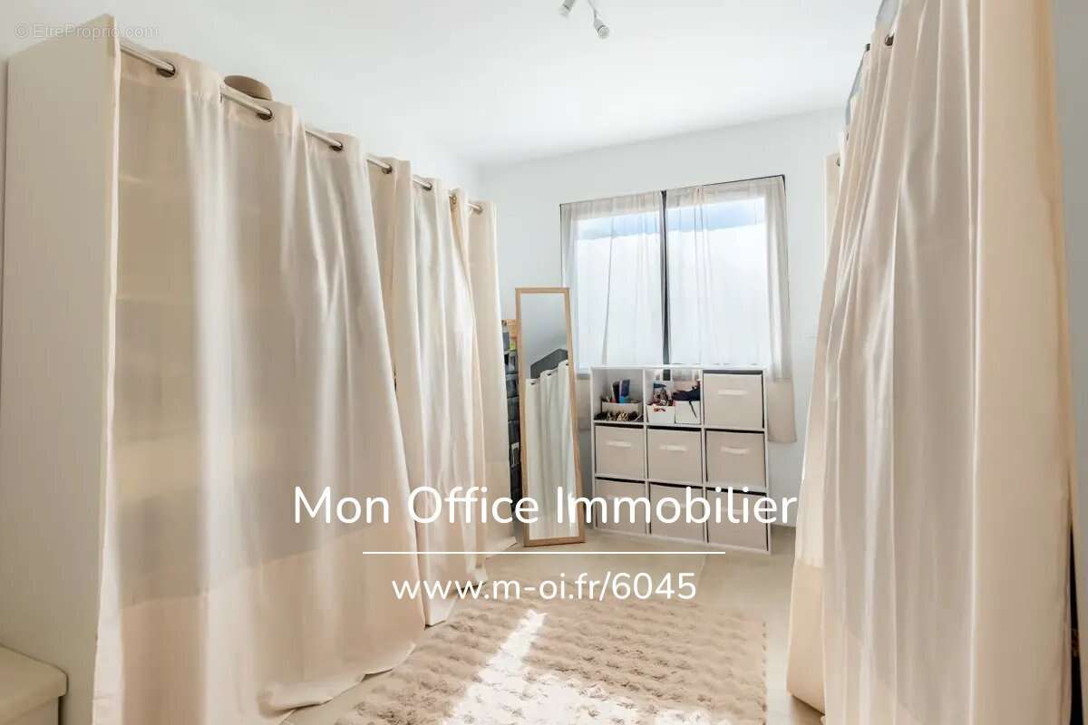 Maison à SIMIANE-COLLONGUE