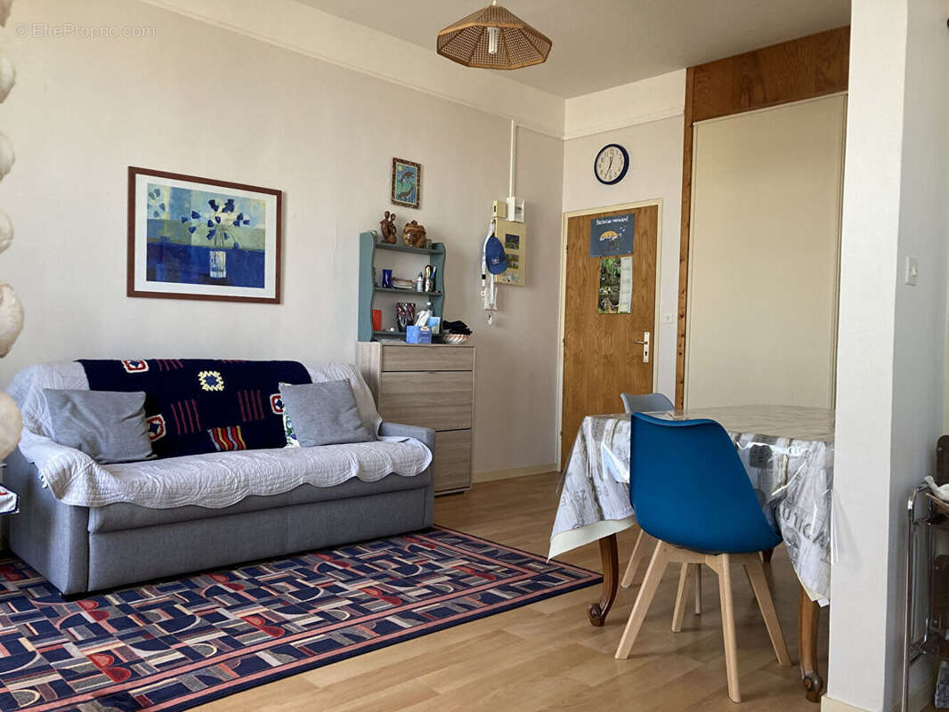 Appartement à DONVILLE-LES-BAINS