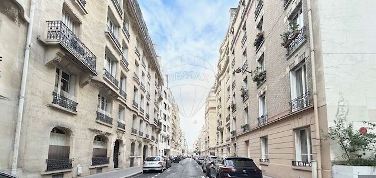 Appartement à PARIS-16E