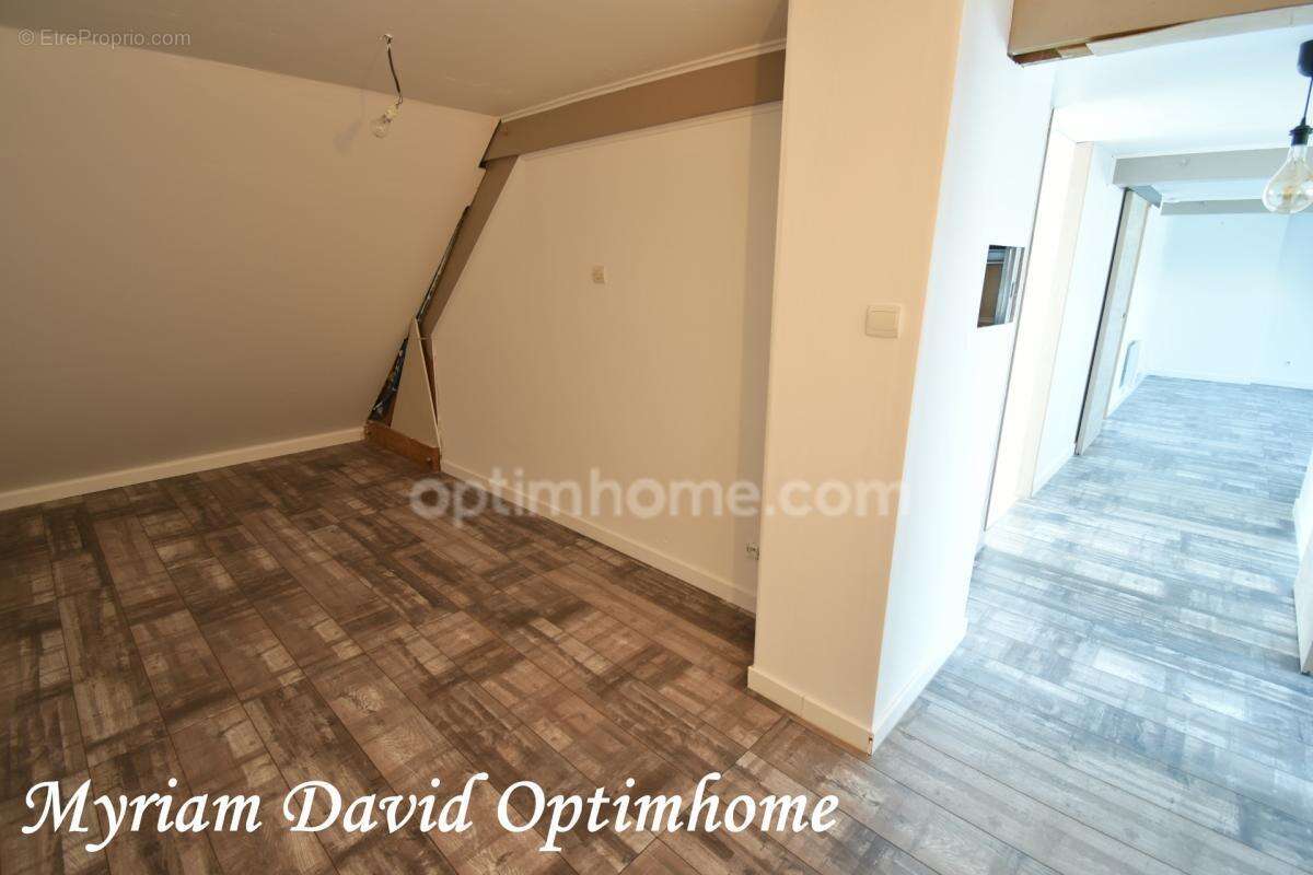 Maison familiale 171 m² – DPE C – 5 chambres – Terrain paysagé de 2 400 m² – Rostrenen - photo 36