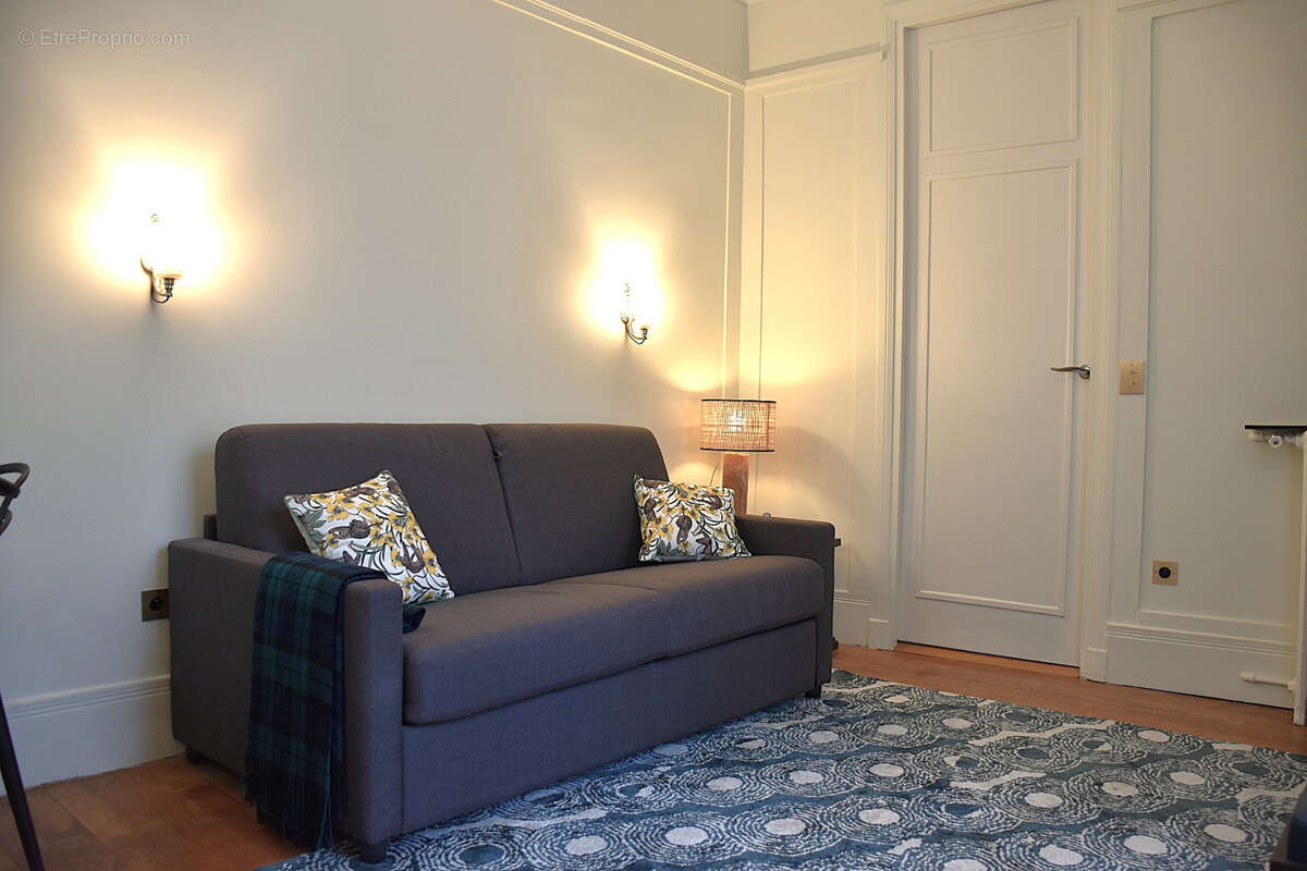 Appartement à PARIS-8E