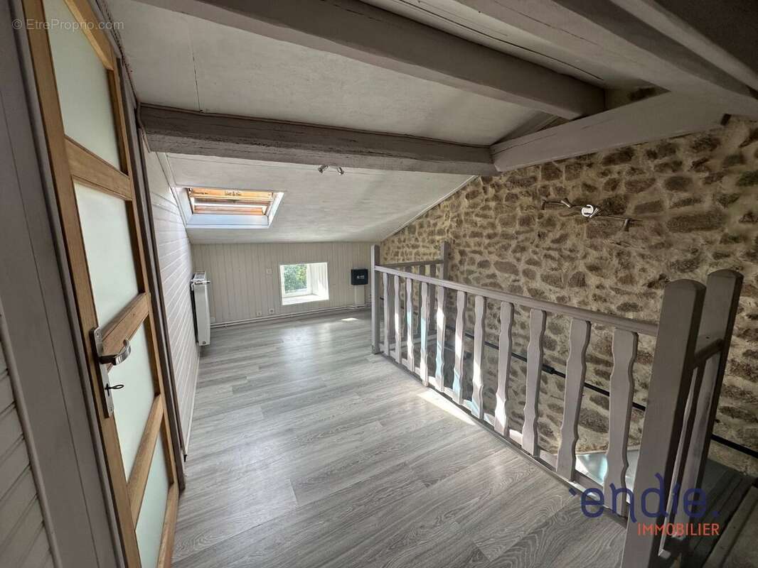 Maison à VERNET-LA-VARENNE