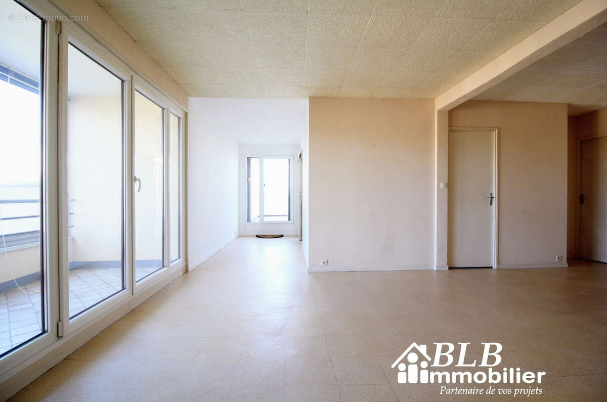 Appartement à MONTIGNY-LE-BRETONNEUX