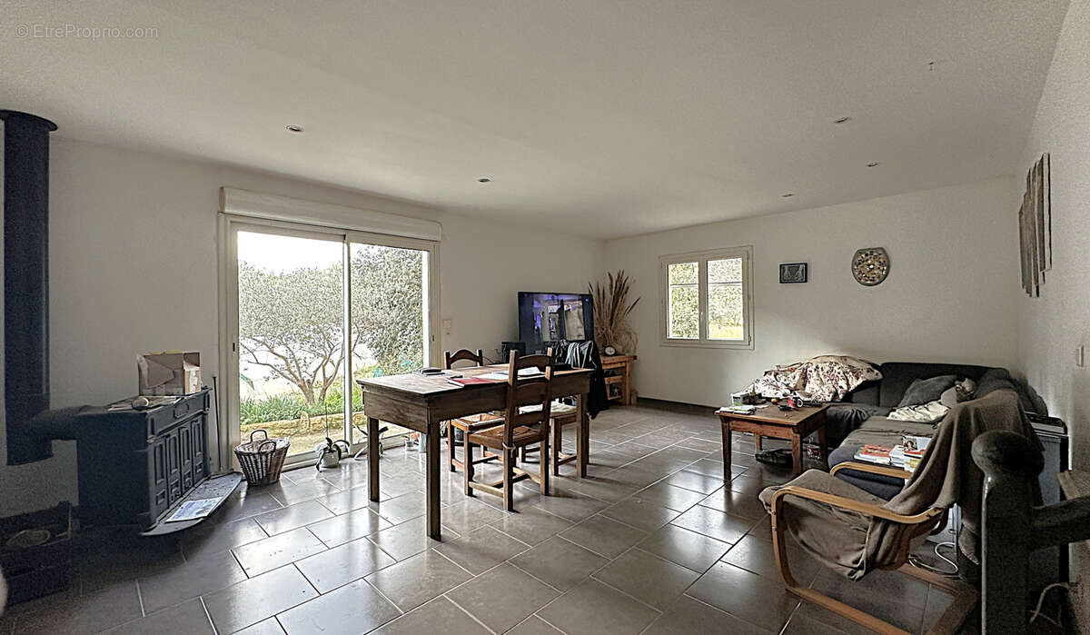 Maison à PELISSANNE