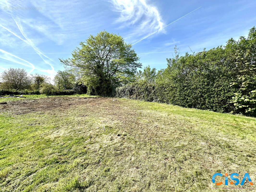 Terrain à NEUILLY-EN-THELLE