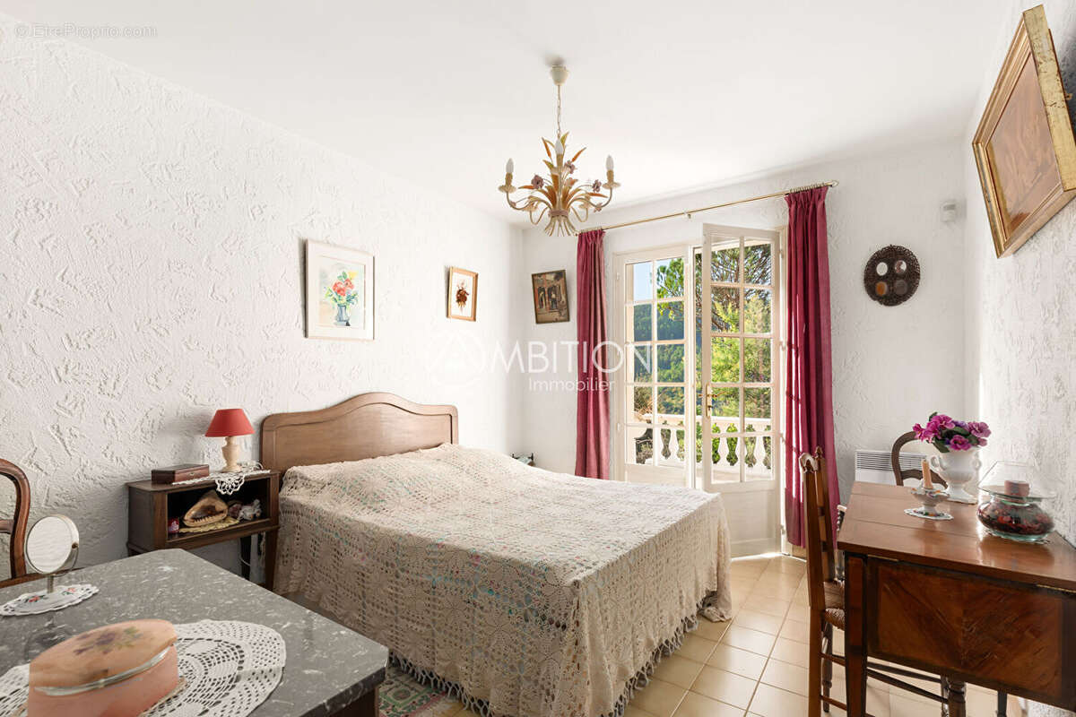 Maison à BAGNOLS-EN-FORET