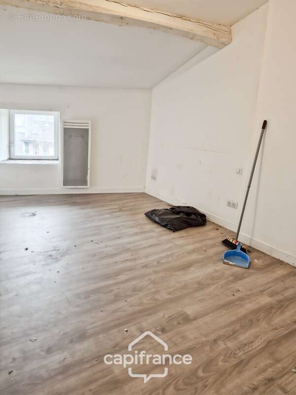 Maison à SAINT-JEAN-D'ANGELY