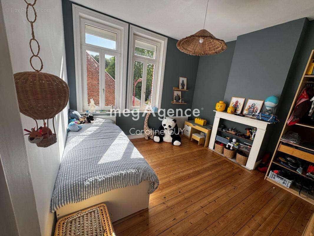 Très belle maison de ville, de 166m2, 5 chambres, jardin et dépendance - photo 6