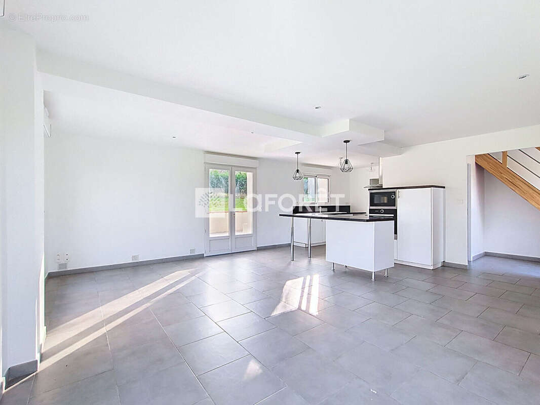 Maison à MONCLAR-DE-QUERCY