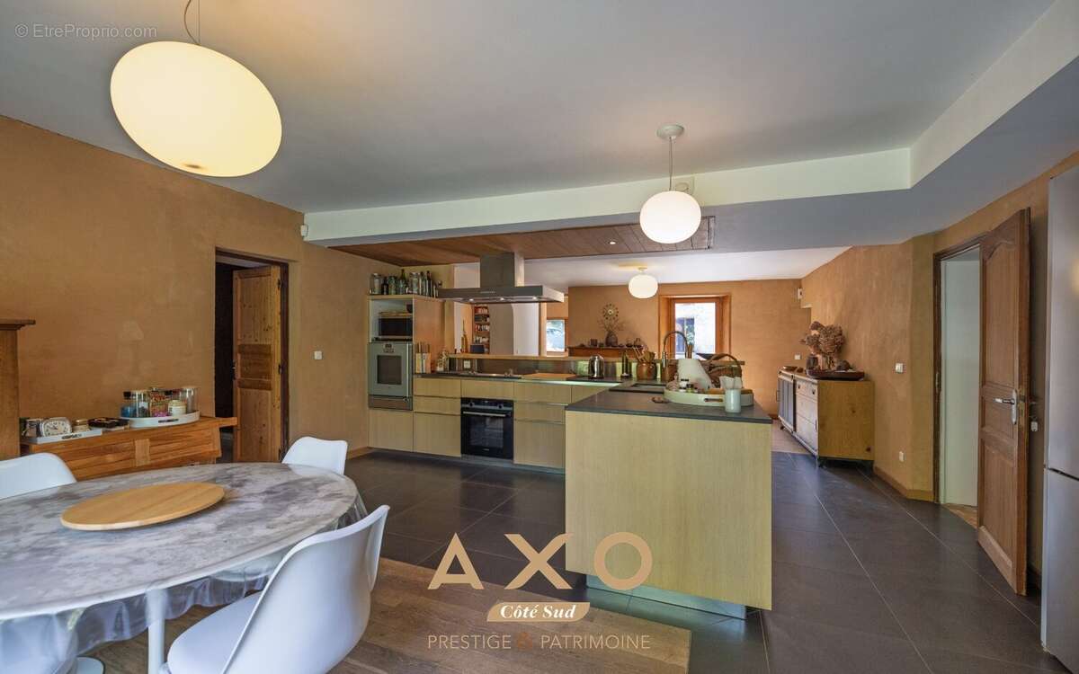 Pays de forcalquier - lurs - bastide - 518 m² - 8 chambres - piscine - salle de concert - parc 3 ha - 1 870 000  - photo 9