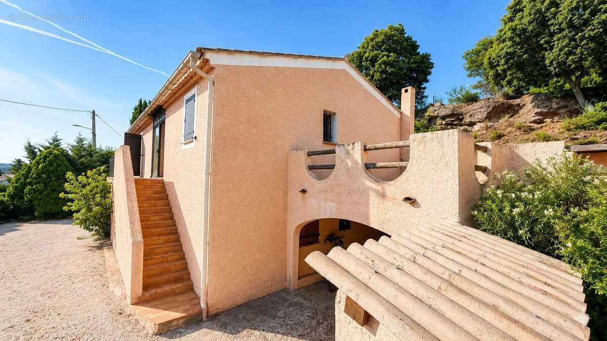 Maison à POURRIERES
