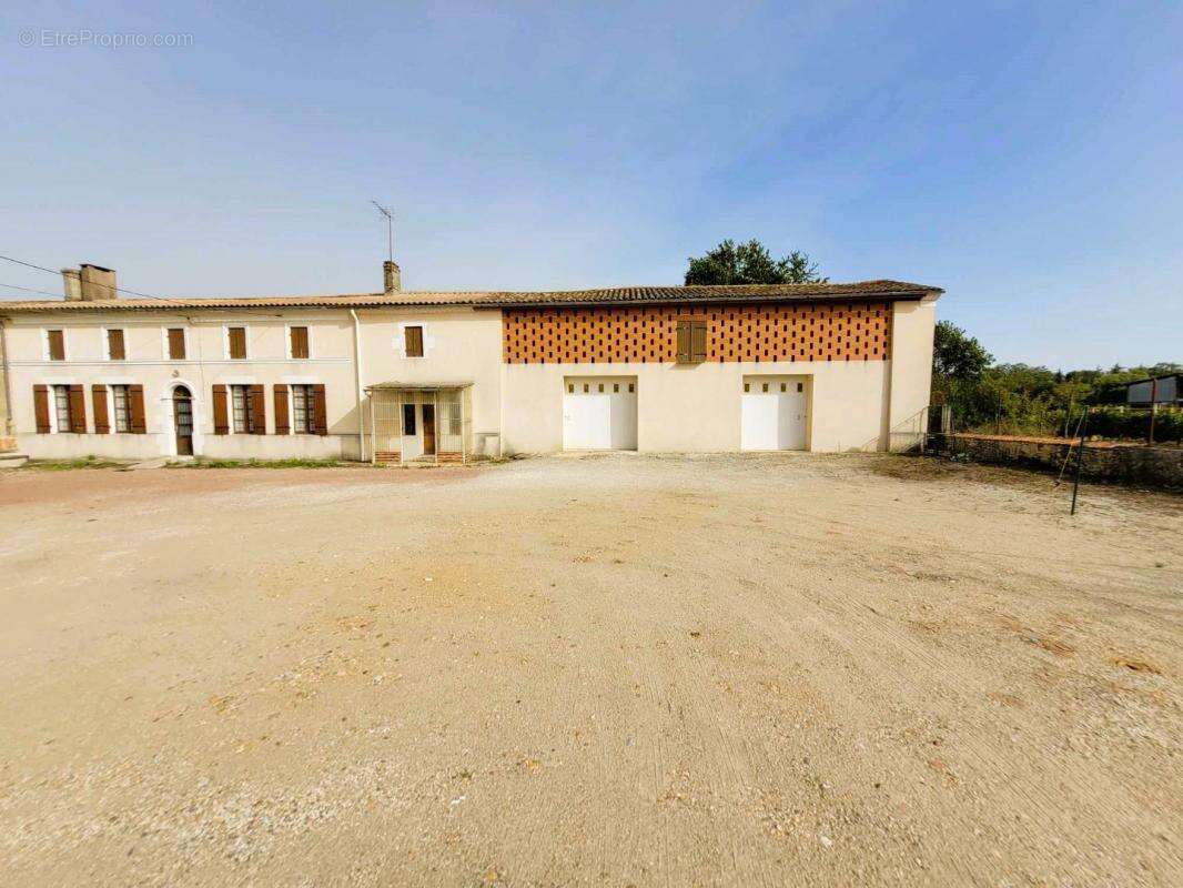 Maison à SAINT-CIERS-SUR-GIRONDE