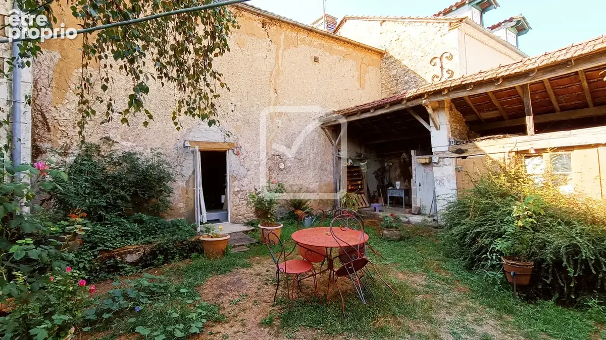 Deux maisons (une louée) et dépendances. - photo 18