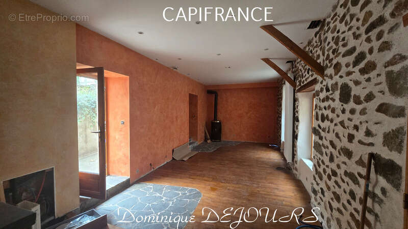 Maison à SAINT-SAUVEUR-DE-MONTAGUT