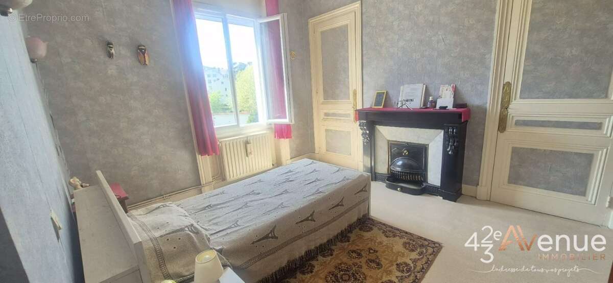 Appartement à LE CHAMBON-FEUGEROLLES