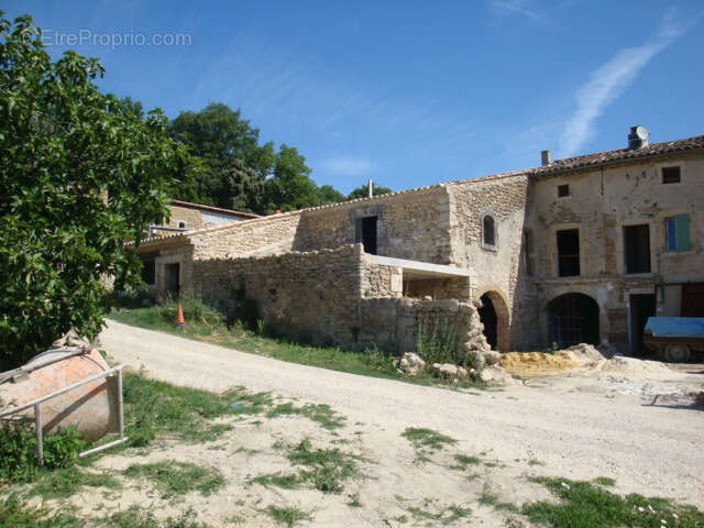 Grignan- rare ! exclusivité - ferme en cours de renovation sur 2,7 ha - photo 6