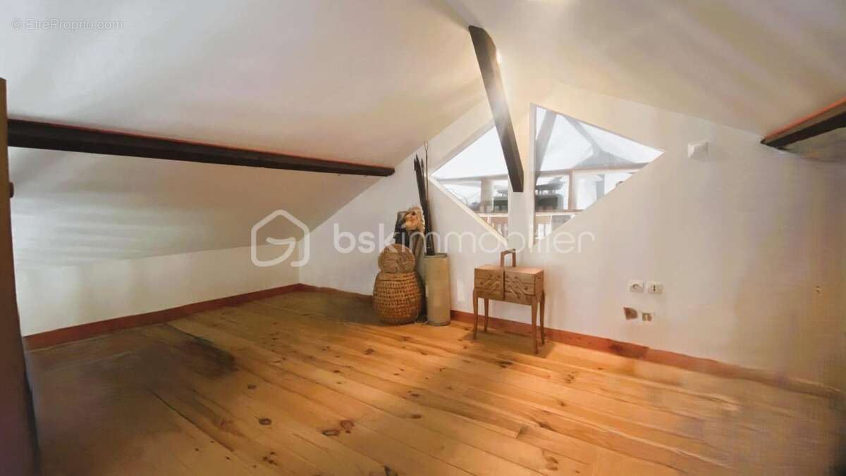 NANTES - Quartier St Jacques : Maison d'env. 200m², 4 chambres, garage et jardin - photo 9