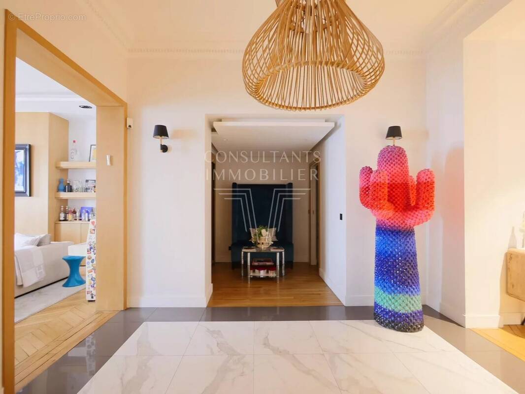 Appartement à PARIS-16E