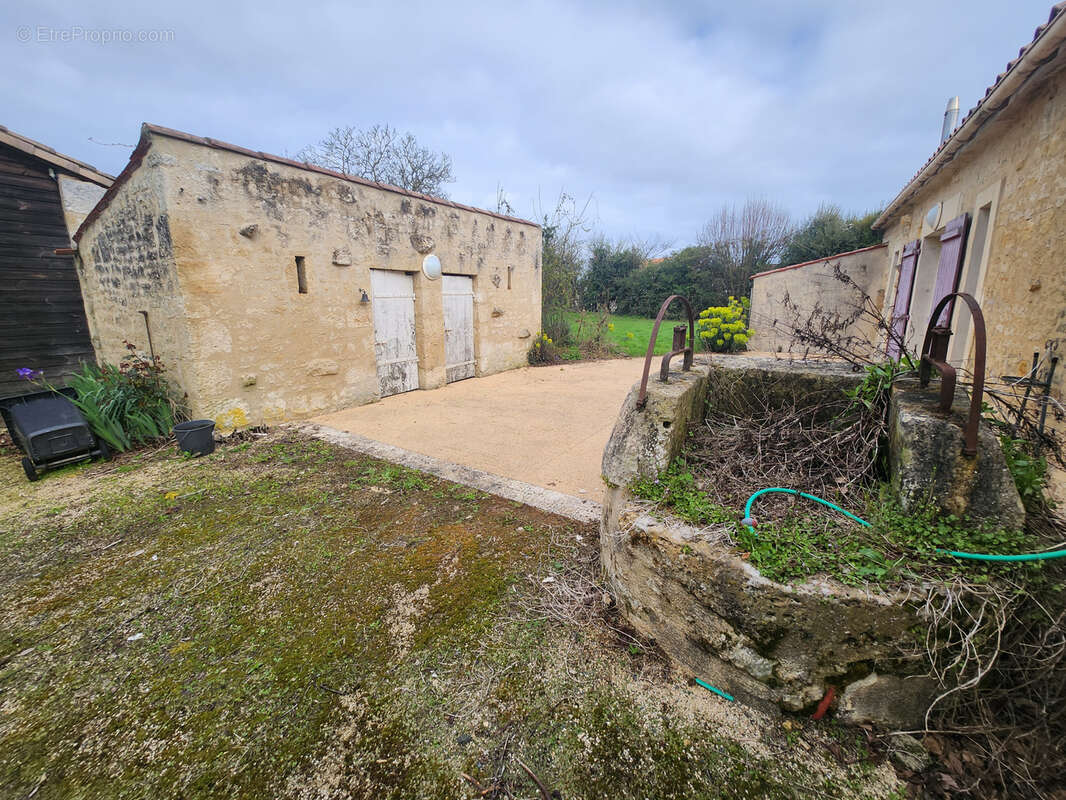 Maison à SAINTE-GEMME-LA-PLAINE