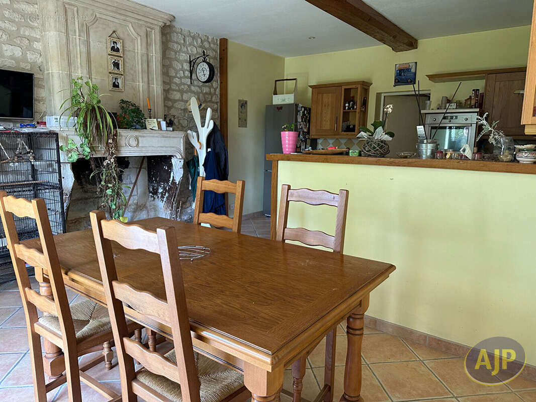 Maison charentaise de 185 m². - photo 2