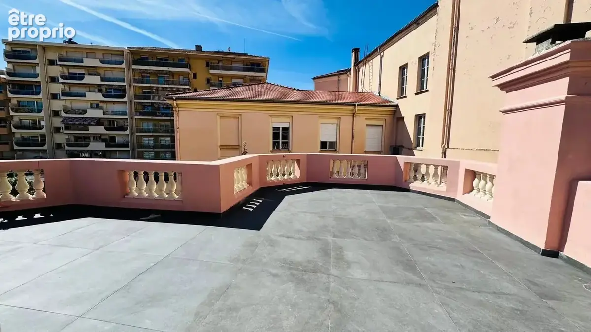 Menton centre, bien d’exception, dernier étage, terrasse ensoleillée de 38 m² - photo 11