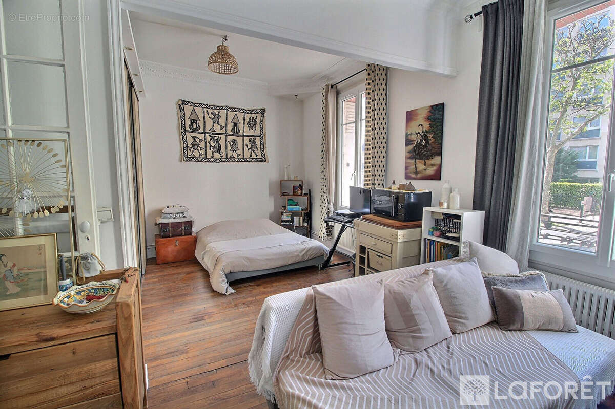 Appartement à LA GARENNE-COLOMBES
