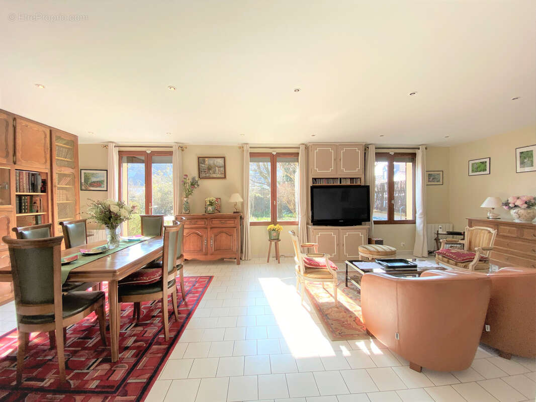 Maison à CHENNEVIERES-SUR-MARNE