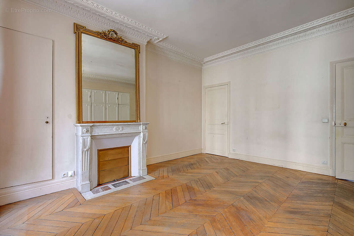Appartement à NEUILLY-SUR-SEINE