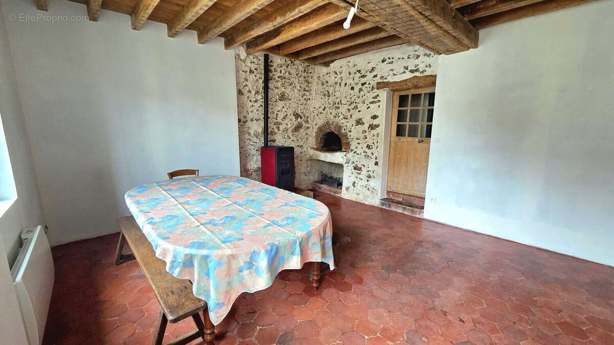 Maison à SAINT-CYR-SUR-MORIN