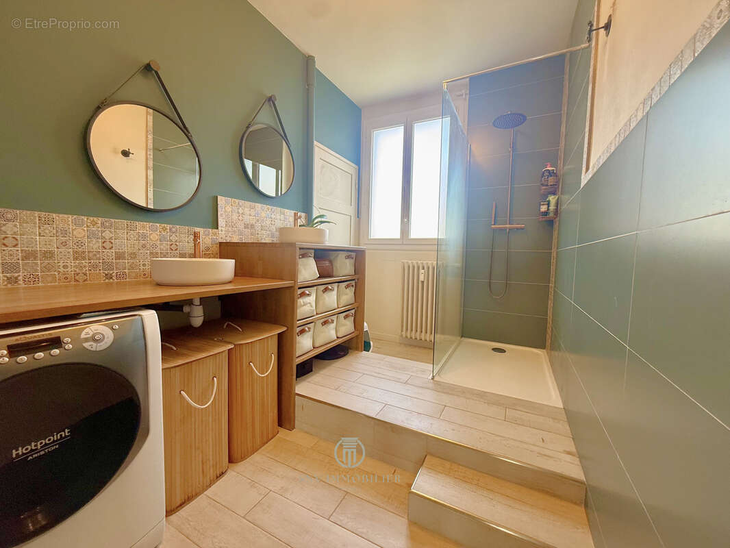 Appartement rénové avec terrasse et 3 chambres en plein centre-ville de Clermont-Ferrand - photo 13