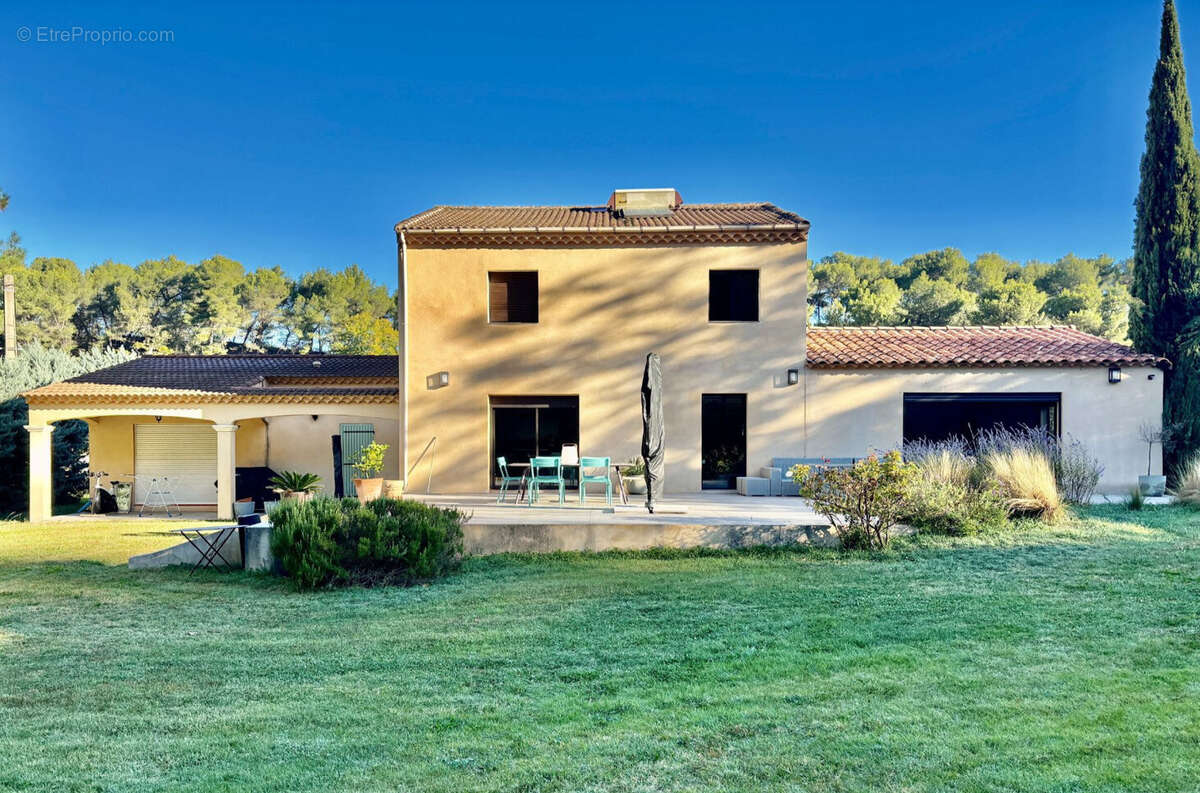 Maison à SIMIANE-COLLONGUE